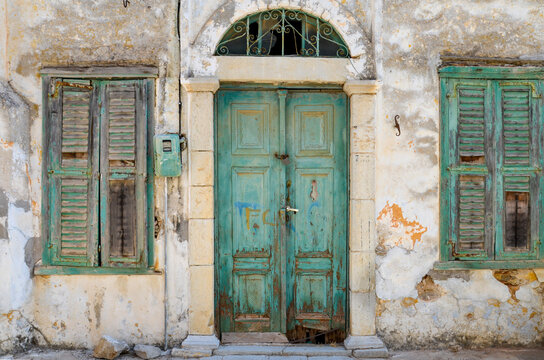 Five Reasons to Replace Your Old Windows and Doors in 2025